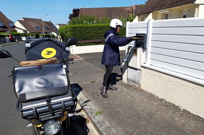 A l’issue d’un appel d’offres piloté par le Ministère de l’Intérieur pour la distribution des plis électoraux, La Poste s’est vu confier l’intégralité de la distribution des plis électoraux sur le territoire national, et ce,  jusqu’ à 2024.