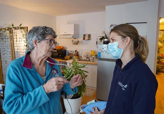 Asten Santé propose l'installation de dispositifs médicaux au domicile des patients et en assure le suivi.