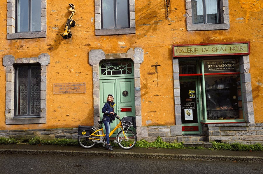 Experte de l’adresse par son activité historique et sa connaissance du terrain, La Poste propose aux communes son service d’aide à la dénomination et à la numérotation des voies.