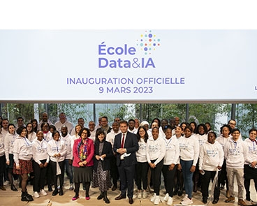 Photo sur scène de l'inauguration de l'Ecole Data & Ia le 9 mars