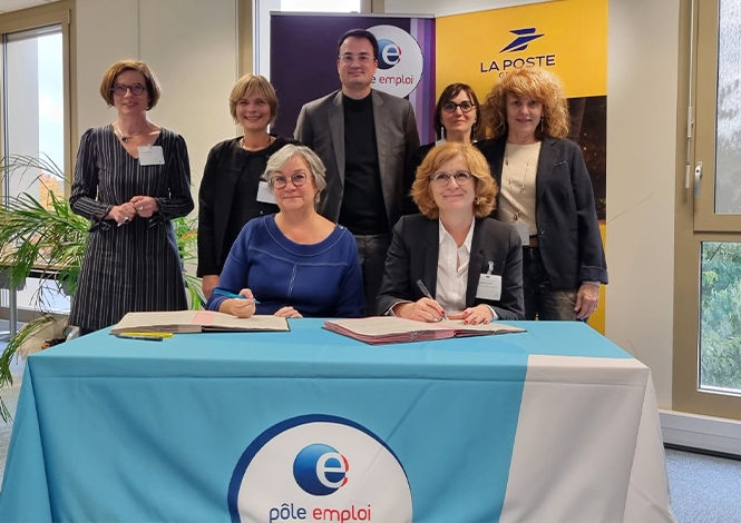 Le 14 octobre 2022, Pôle emploi Centre-Val de Loire et le groupe La Poste ont signé une convention de partenariat.