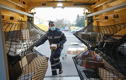 Fin d'année historique pour le colis : La Poste se plie en 4 !