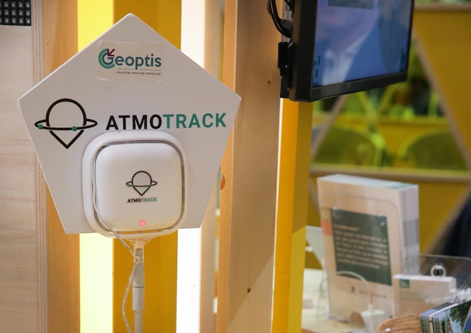 La borne Atmotrack se fixe au-dessus des véhicules de La Poste et permet d'établir un diagnostic précis de la qualité de l'air sur le parcours du postier.