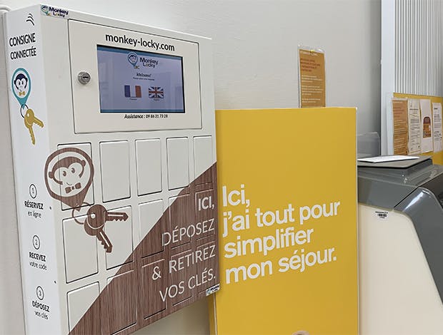 Située dans le bureau, la consigne connectée permet le dépôt et le retrait de clés pour les appartements en location saisonnière.