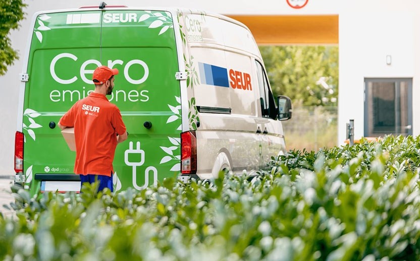 photo d'un véhicule vert dpd