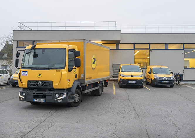 Camion de Transport avec Ensemble de 12 Voitures de chantier - La Poste