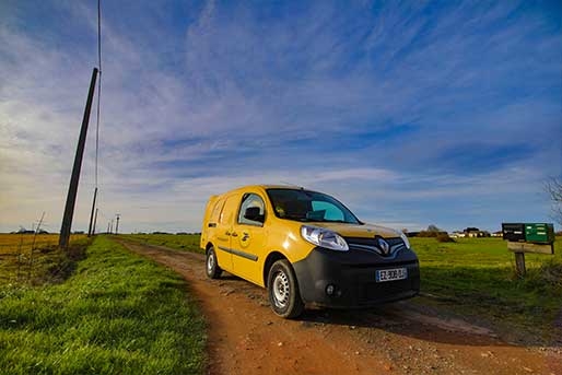 picture of a La Poste's vehicule