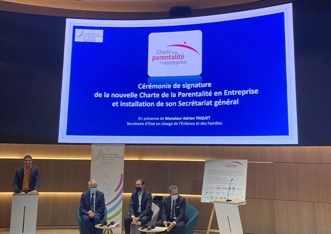 La Poste signe la charte de la parentalité en entreprise | La Poste Groupe