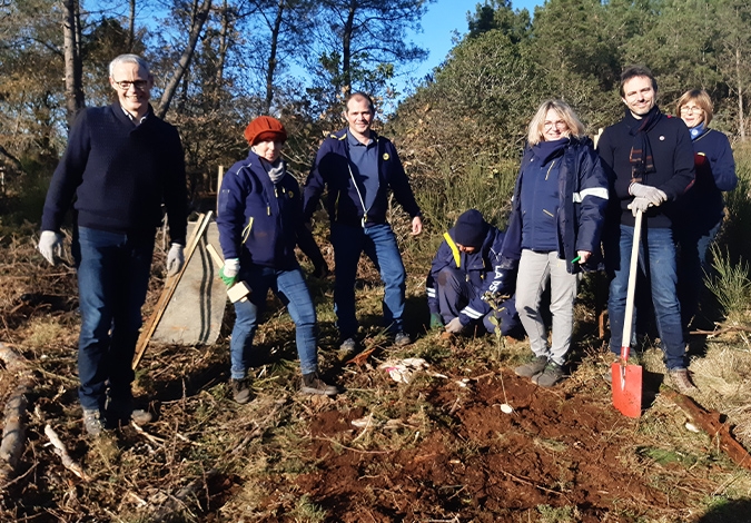 La Poste prolonge son soutien à l’opération de plantation d’arbres sur la commune de Saint-Congard, menée par Clim’actions