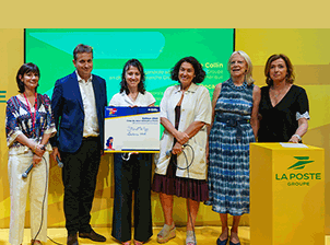 Le Coup de cœur national La Poste #FemmesduNumérique remis à VivaTech  à Laurence Havé pour son projet StandMeApp