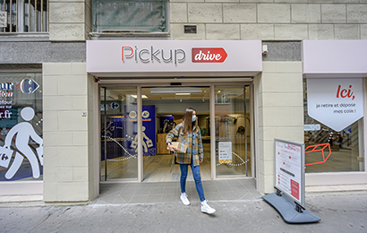 Carrefour et La Poste lancent un nouveau modèle de drive pieton