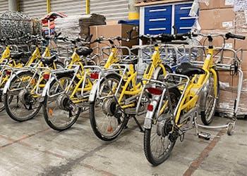 Depuis l'été 2022, Nouvelle Attitude a ouvert un atelier de reconditionnement de vélos de facteurs sur son site de Joué-lès-Tours