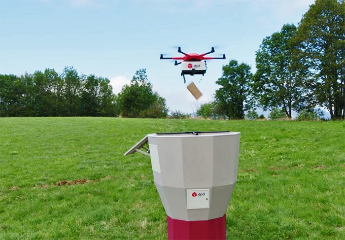 Photo of a DPDgroup drone releasing a package in the arrival terminal