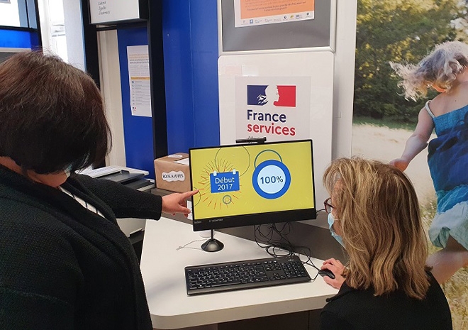 A La Poste de Chalamont, des chargés de clientèle ont été formés pour accompagner les clients et les aider à effectuer leurs démarches administratives