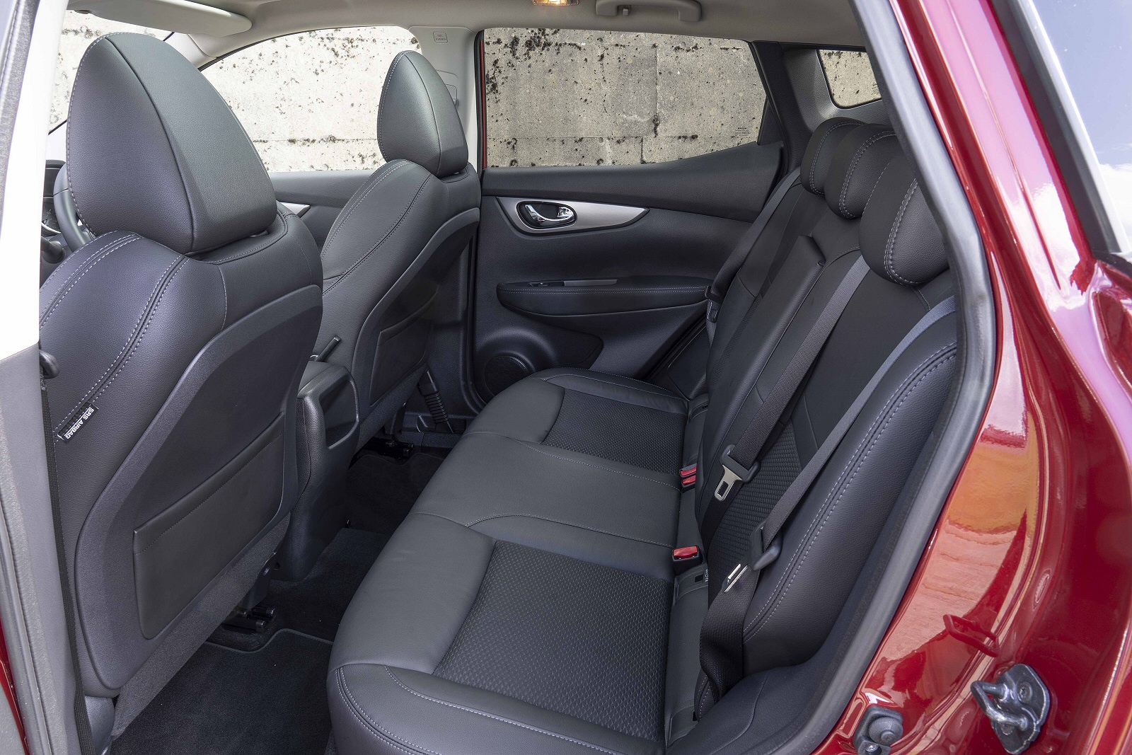 Kia Sportage vs Nissan Qashqai: Which SUV Is Our Top Pick? | Lease Fetcher