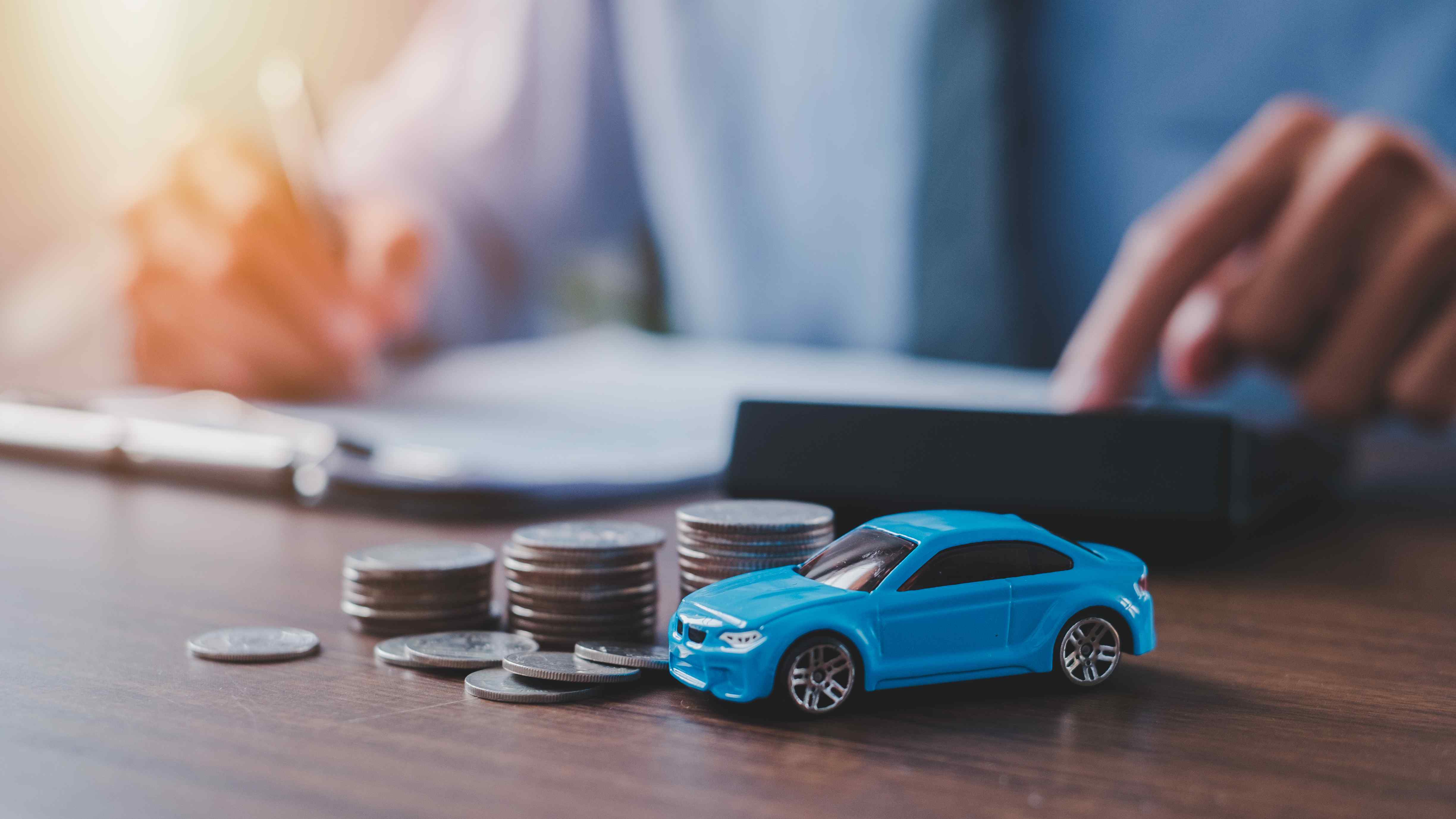 How much does it cost to lease a car in the UK?
