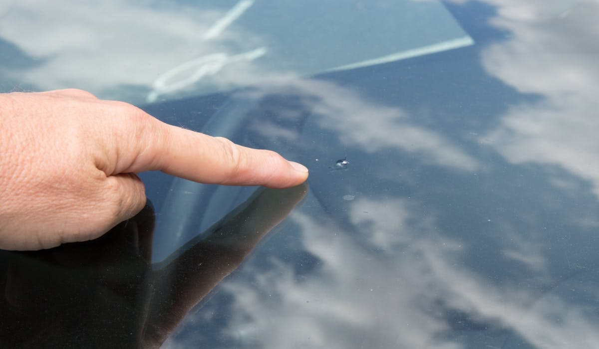 check windscreen for cracks