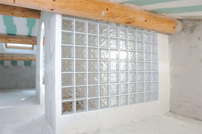 Un mur en brique de verre