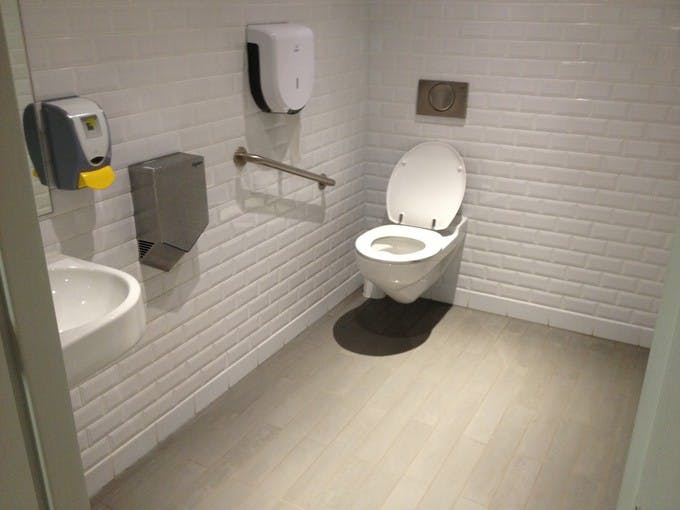 Comment calculer et installer un wc adapté pour les handicapés