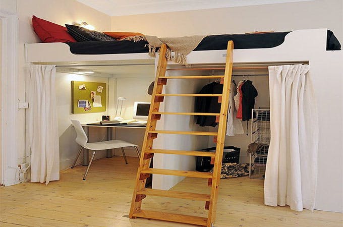 Chambre adulte avec un lit mezzanine sur mesure & un dressing