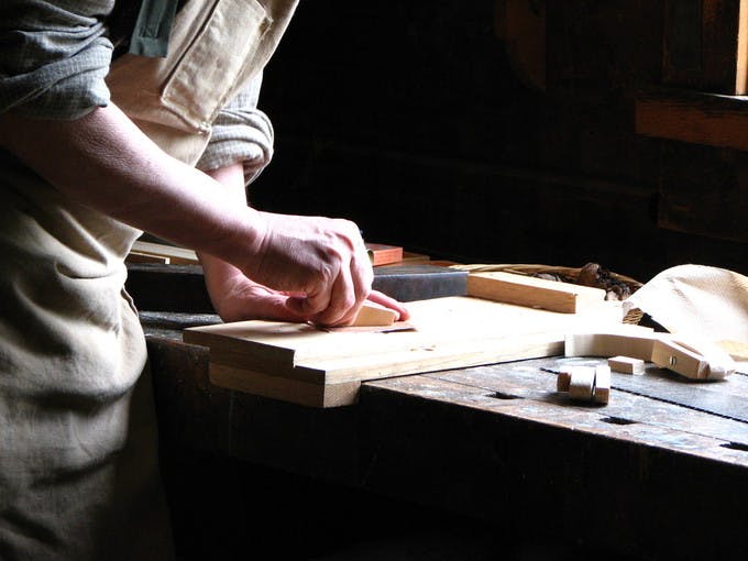 Charpentier en activité.