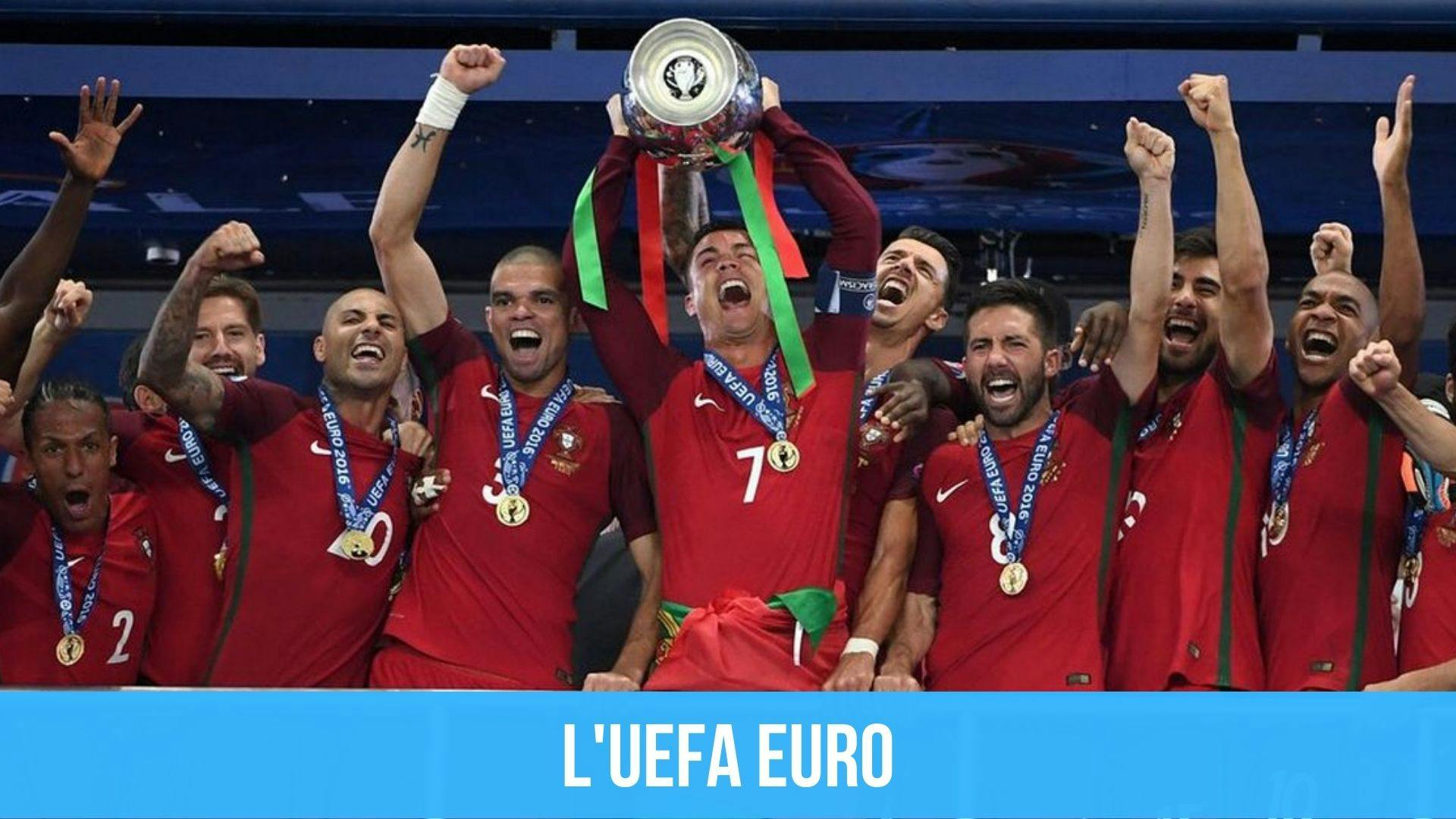 photo de l’équipe du Portugal ayant remporté la Coupe d’Europe dans l’édition de France 2016