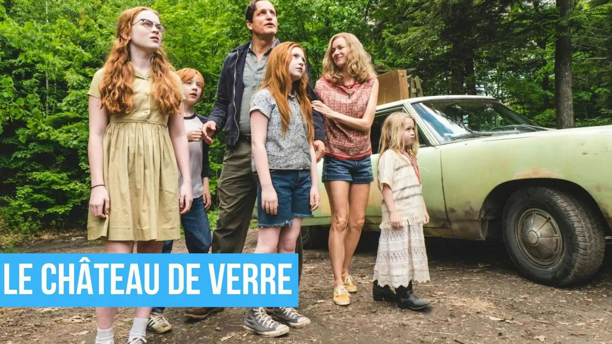 poster du film Le château de verre avec la famille Walls avec un titre sur fond bleu