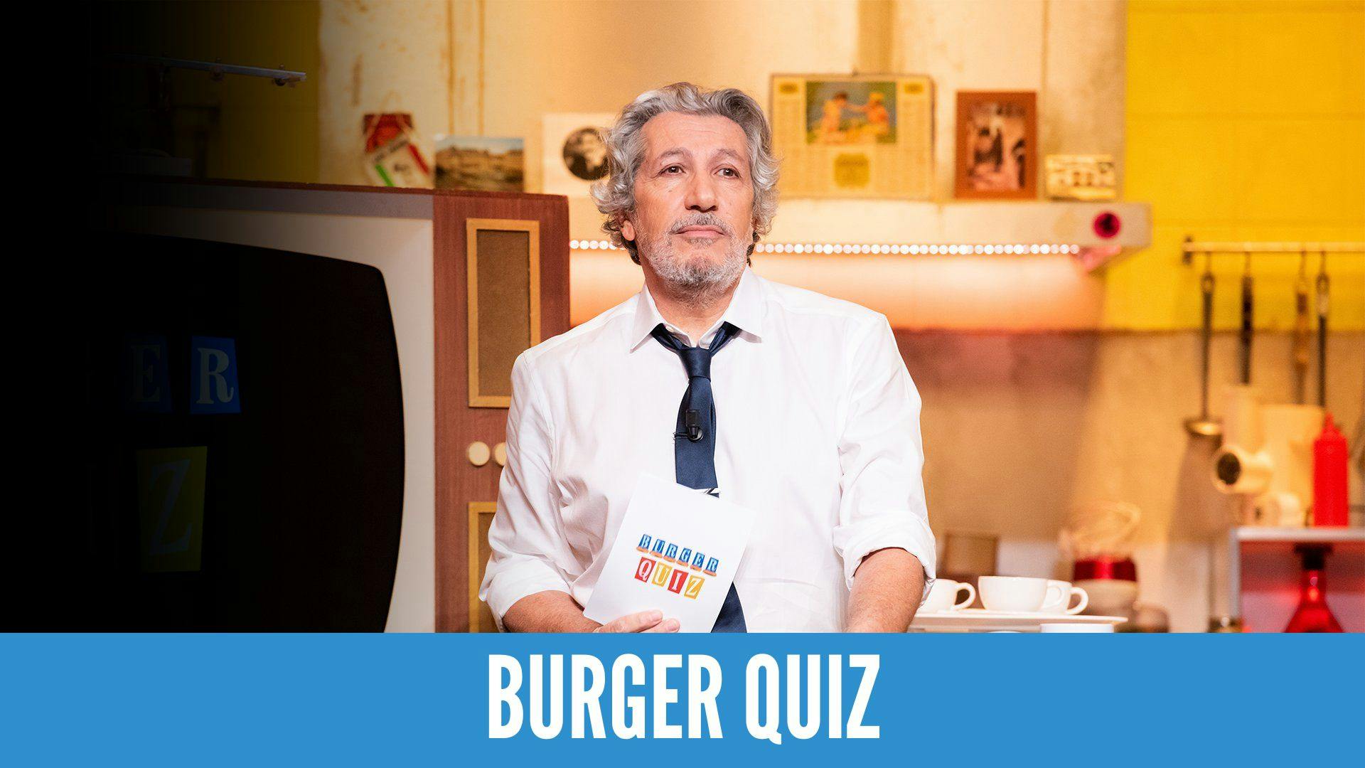 photo de l’animateur du jeu télévisé "Burger quiz" et un titre sur fond bleu