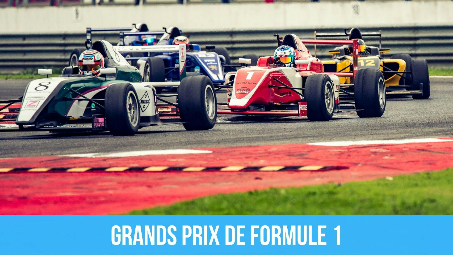 photo d’un circuit de formule 1 avec des véhicules et leurs pilotes