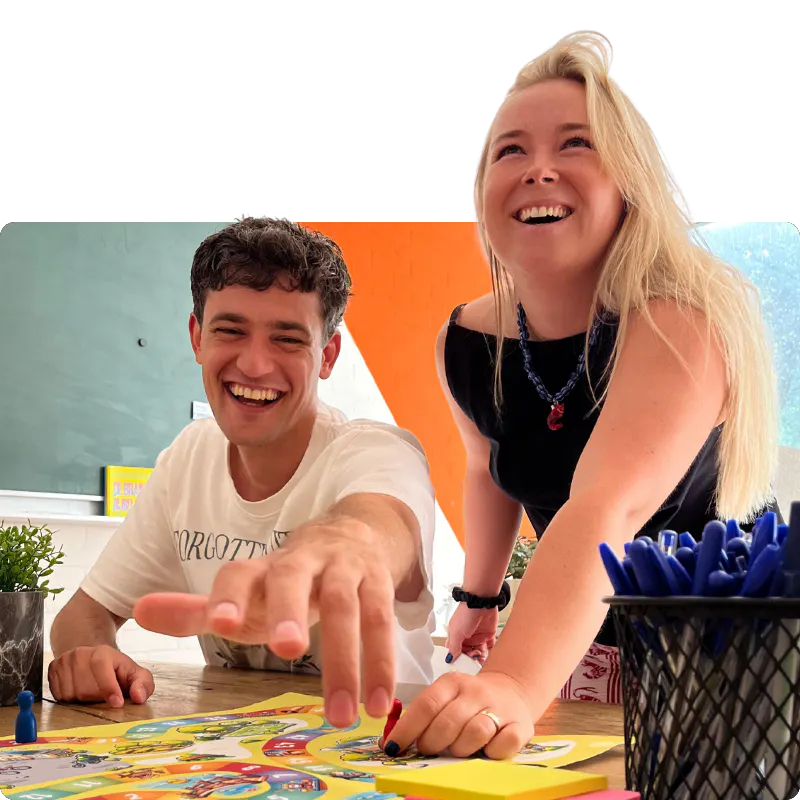 twee mensen spelen serious game