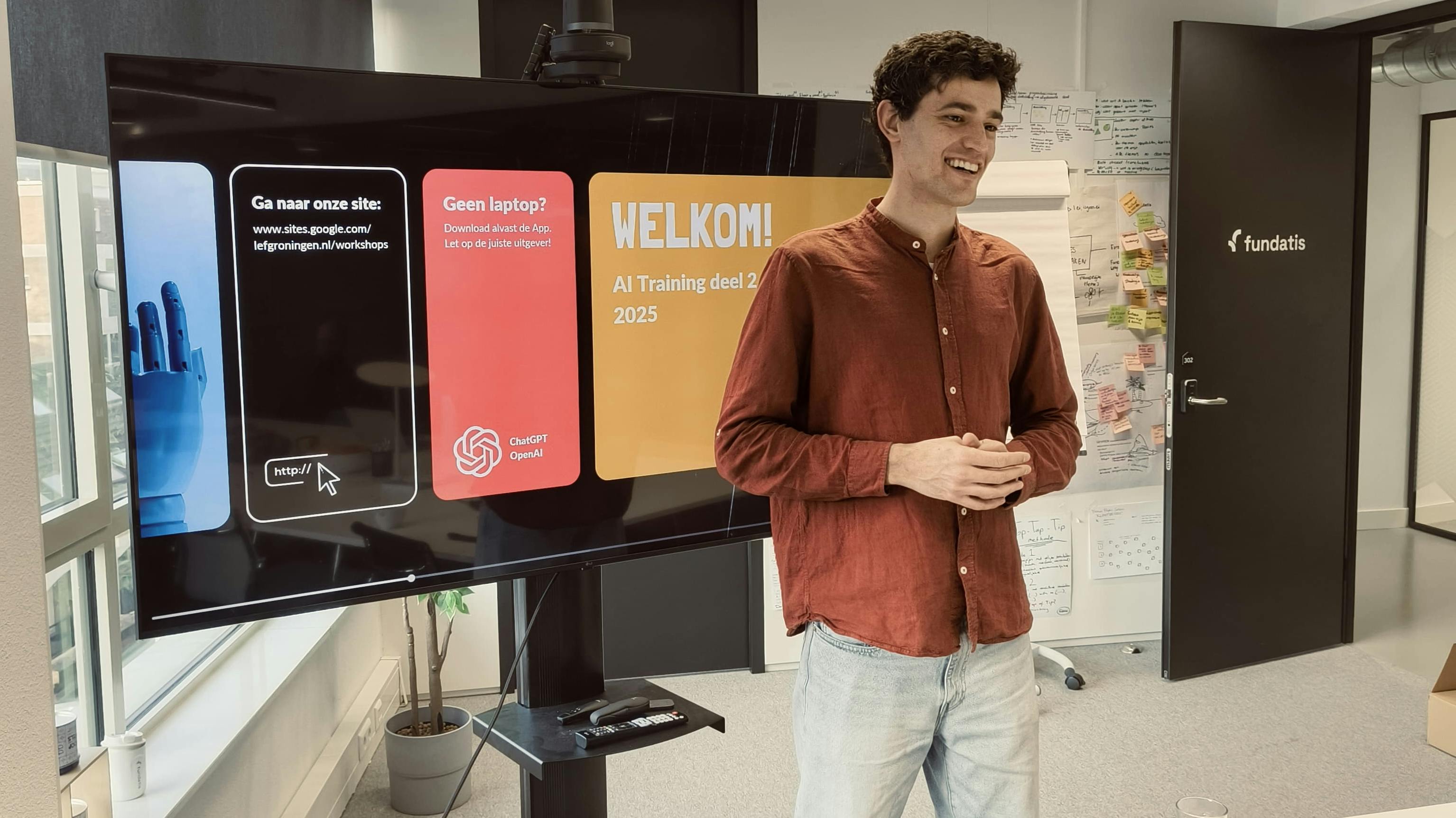 Daniel met een presentatie op een scherm