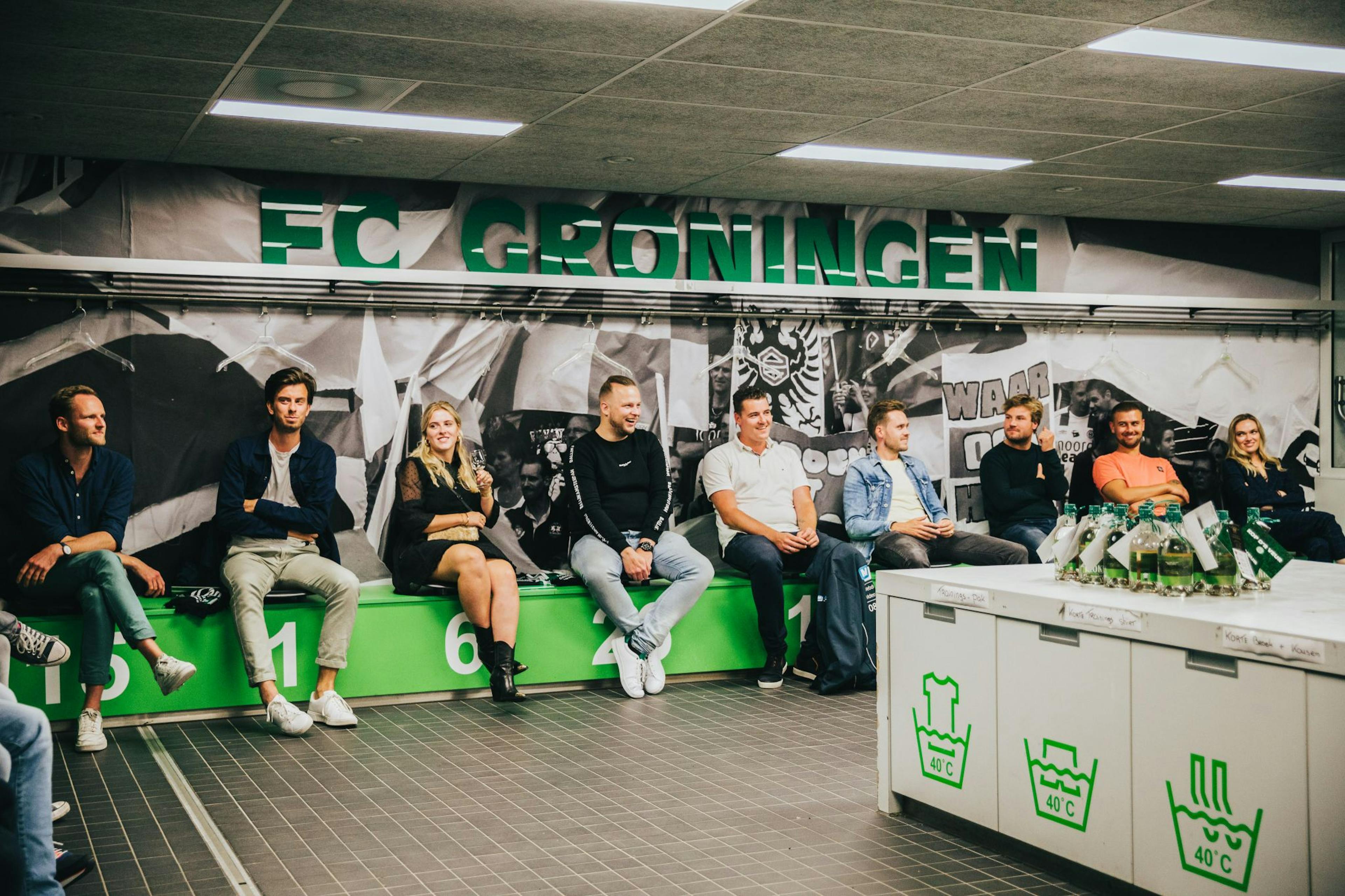 Foto van de kleedkamer van FC Groningen