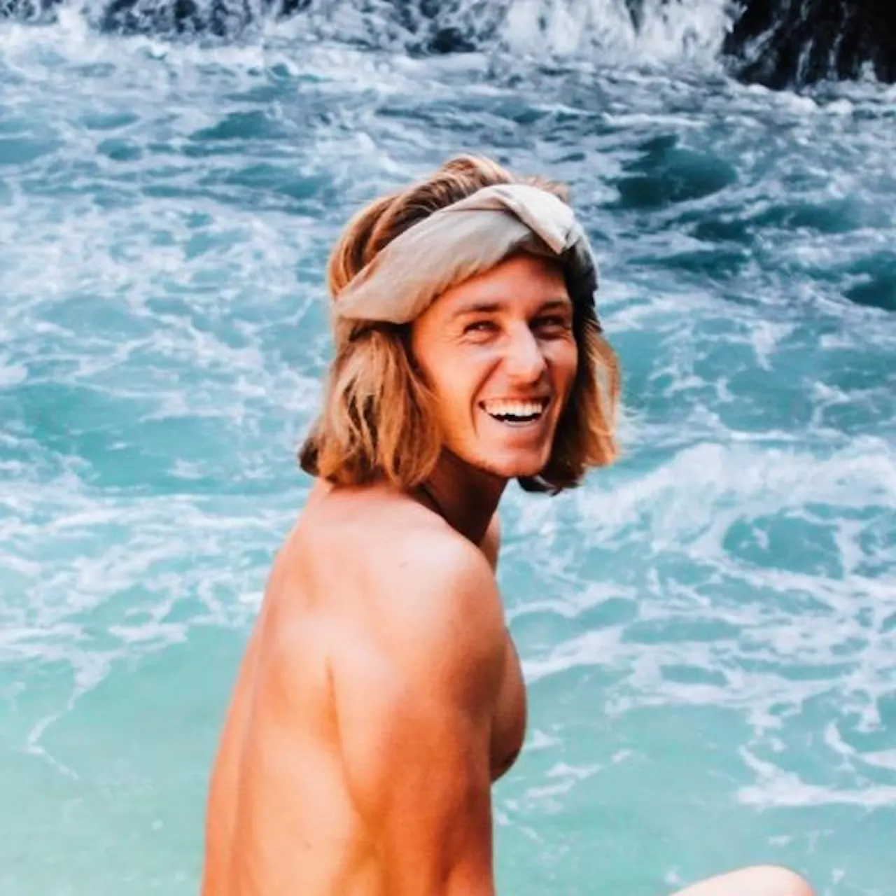 @travelwithjaro tiktok profile picture