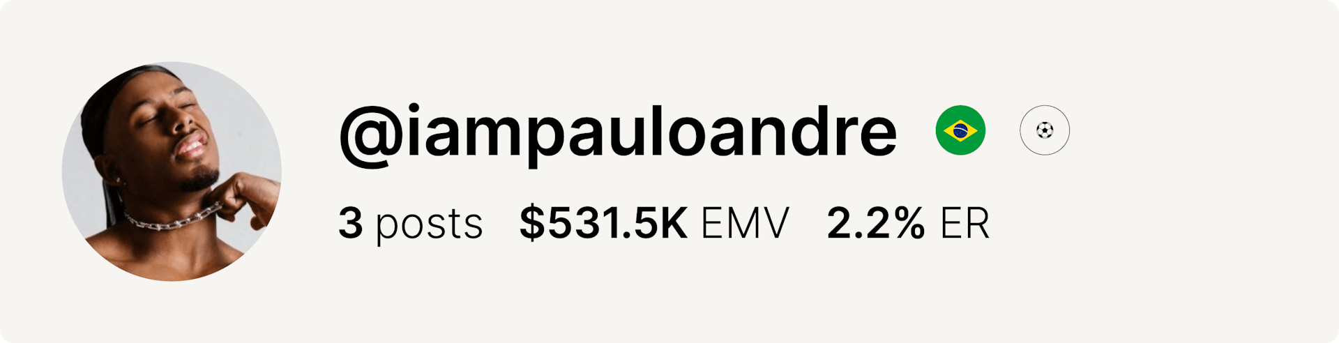 An image of Paulo Andre's Instagram account and data from the fashion week.