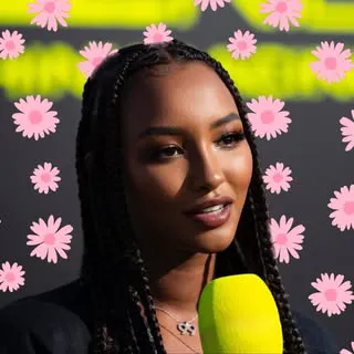 @naomischiff instagram profile picture