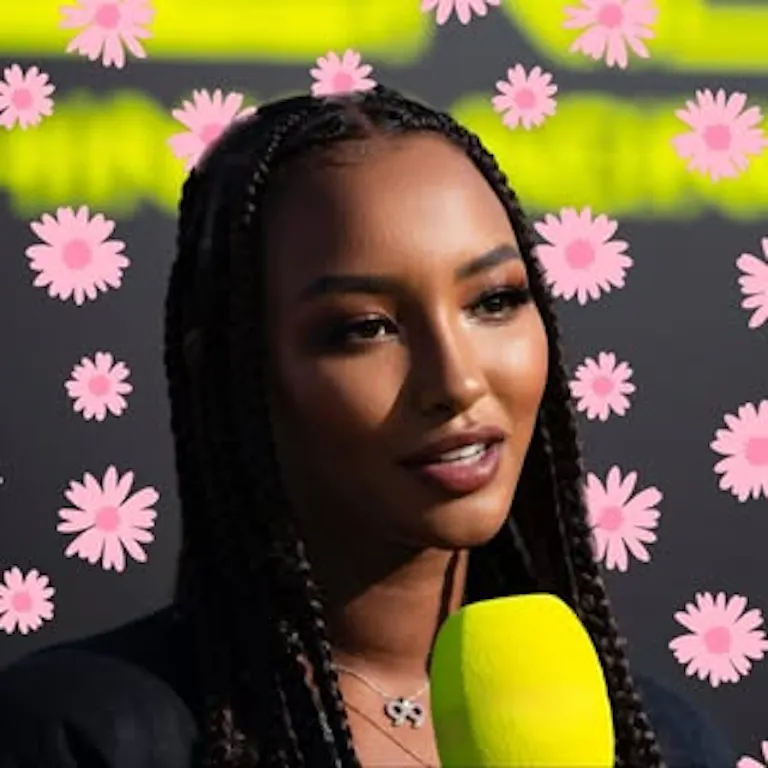 @naomischiff instagram profile picture