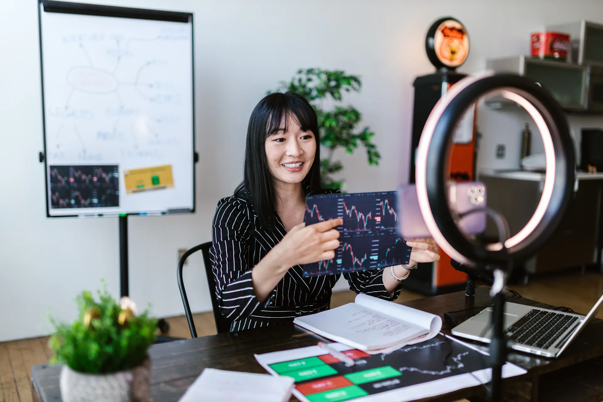 Financial influencer shooting a video about stocks