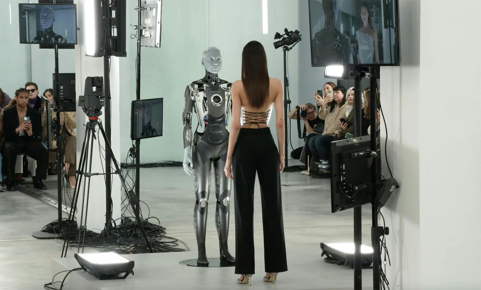 Fashion robot