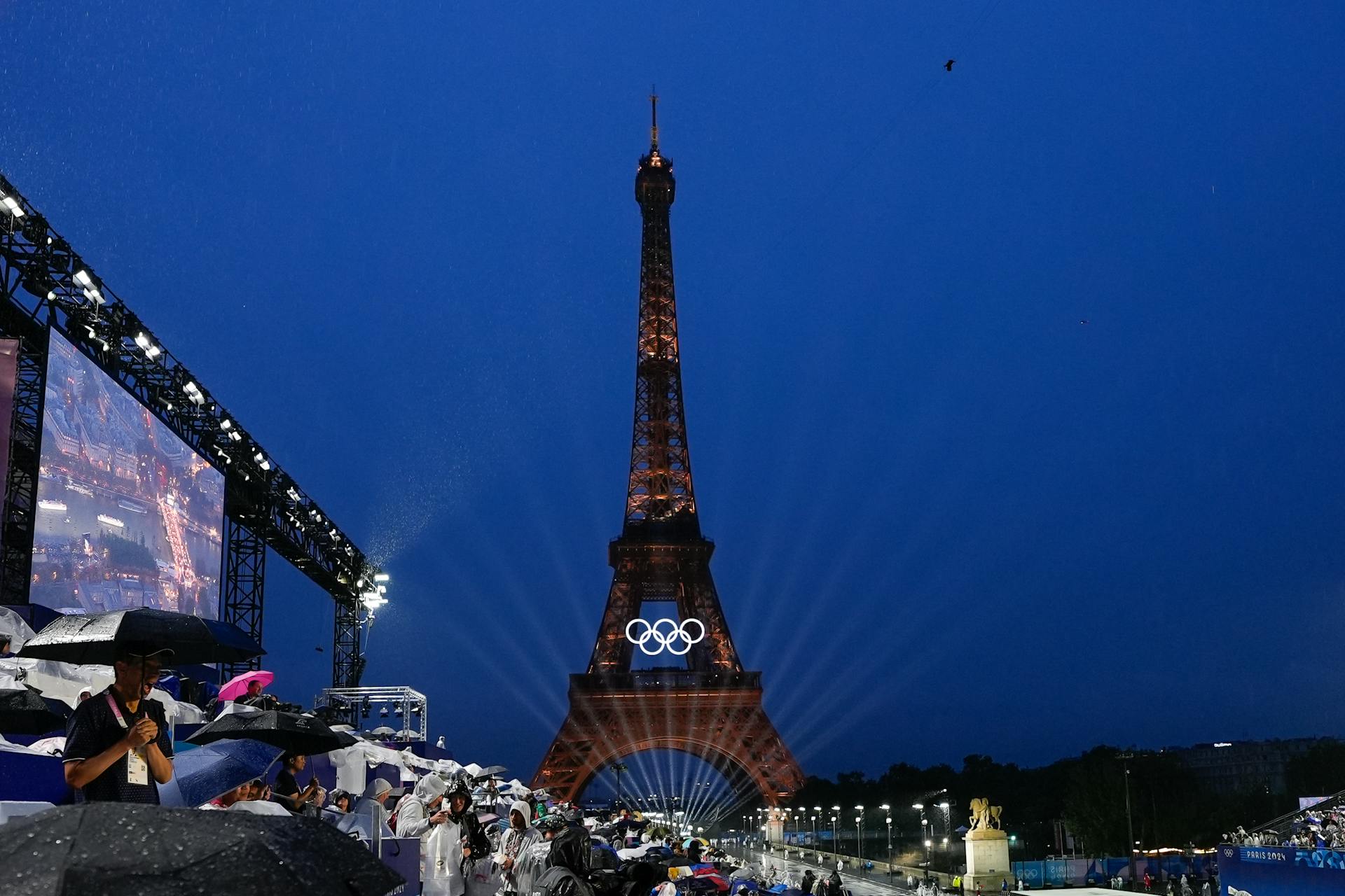 The eiffel tower with the Olympic rings.