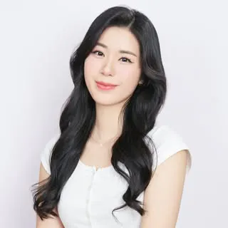 @lucyisdewy Instagram profile picture