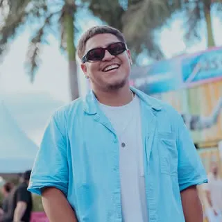 @imluppe instagram profile picture