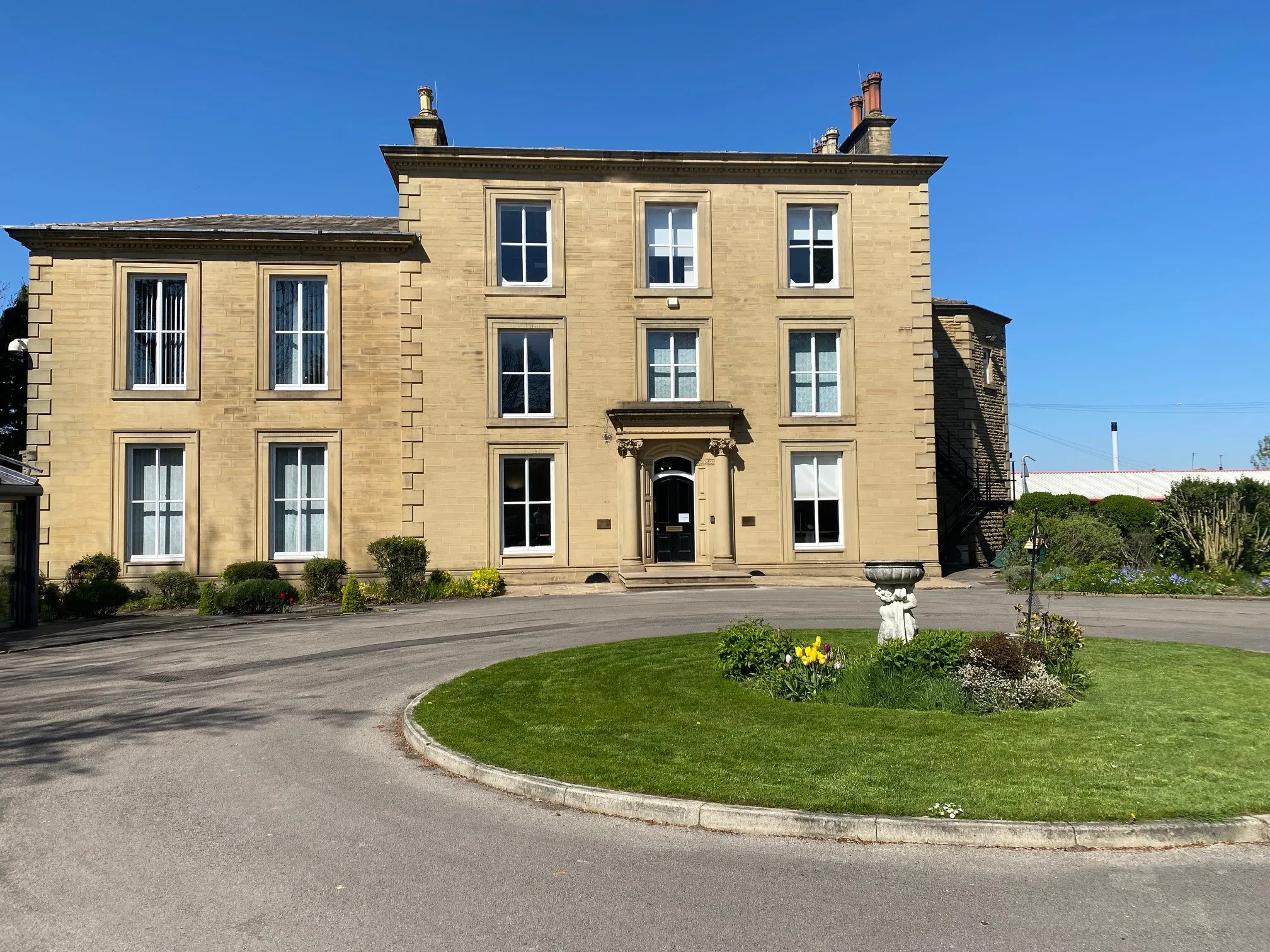 sunny day at Leigh House Leeds with plenty of on site car parking