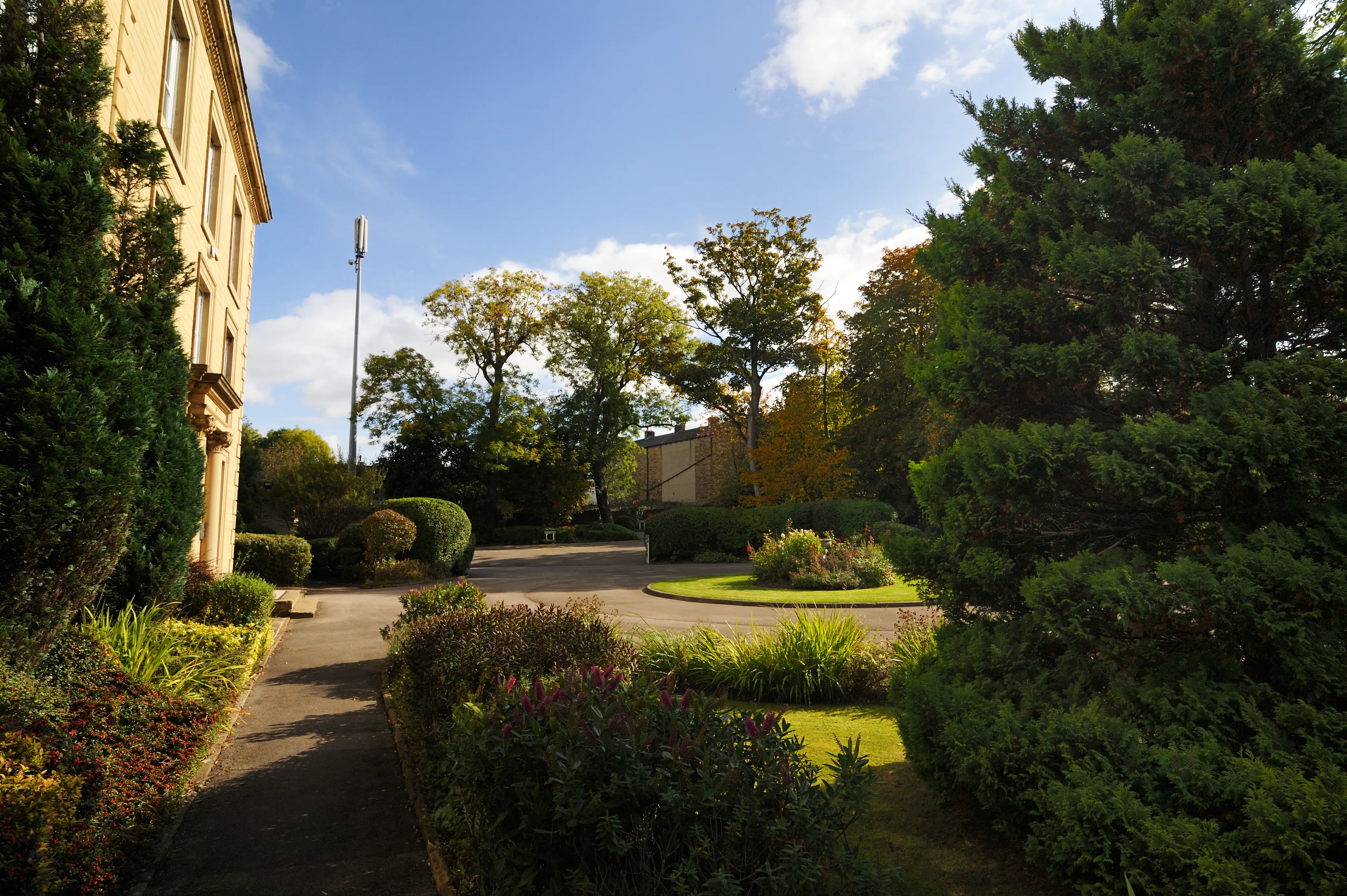 leigh house pudsey leeds with generous gardens
