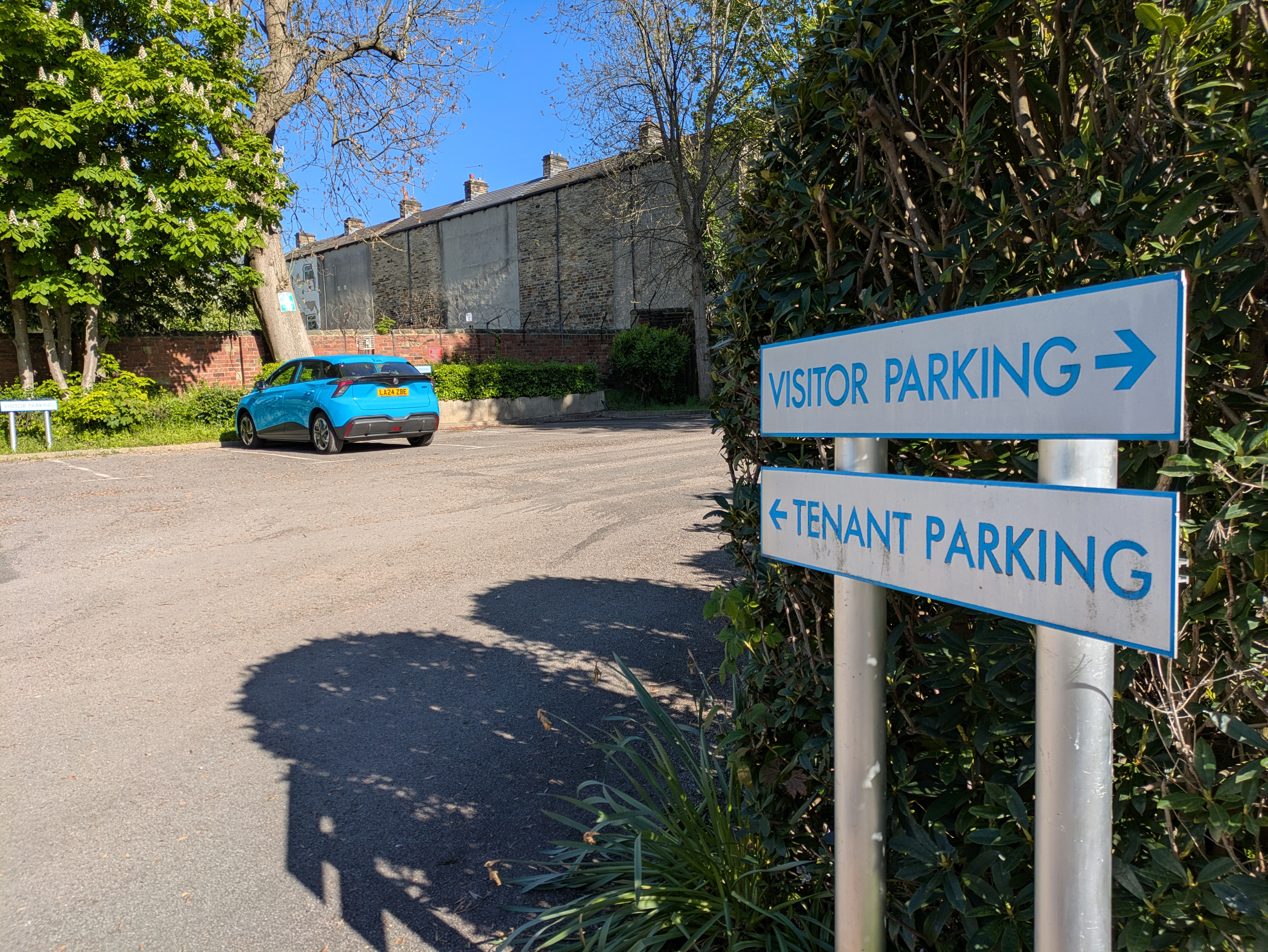 visitor and tenant car parking at leigh house pudsey leeds