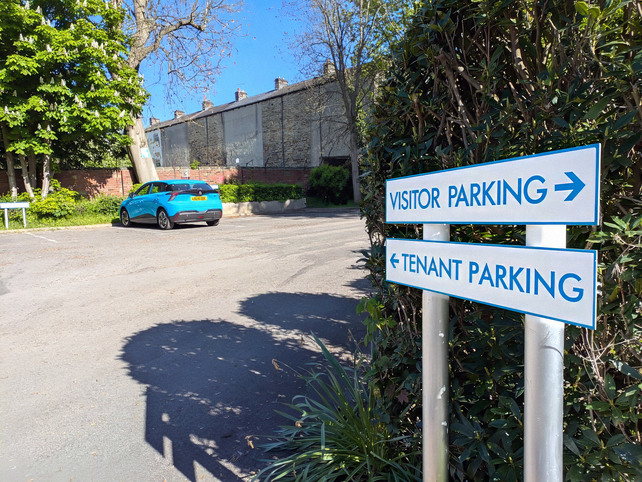visitor and tenant car parking at leigh house pudsey leeds