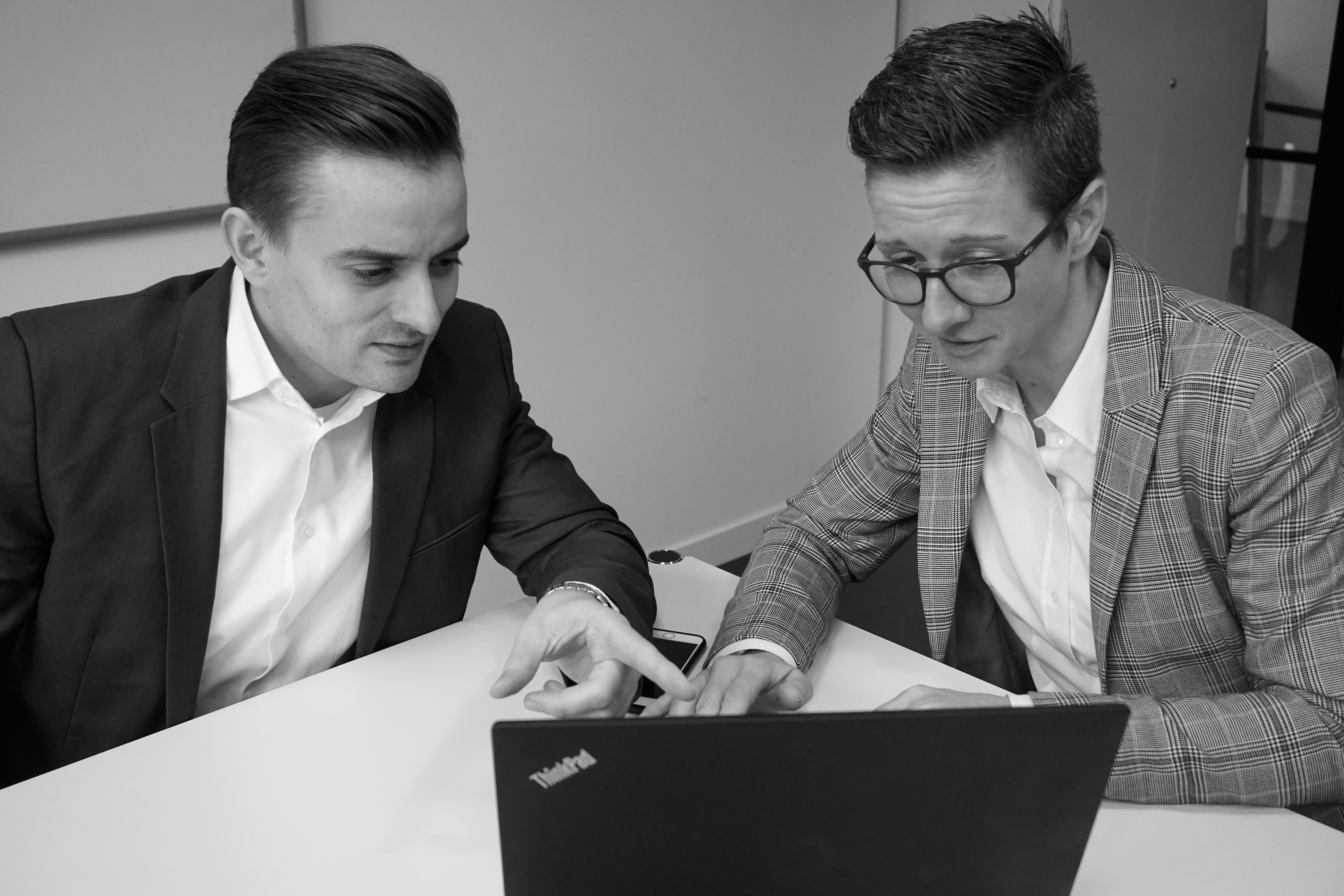 Mitarbeiter:innen bei der Prozessanalyse