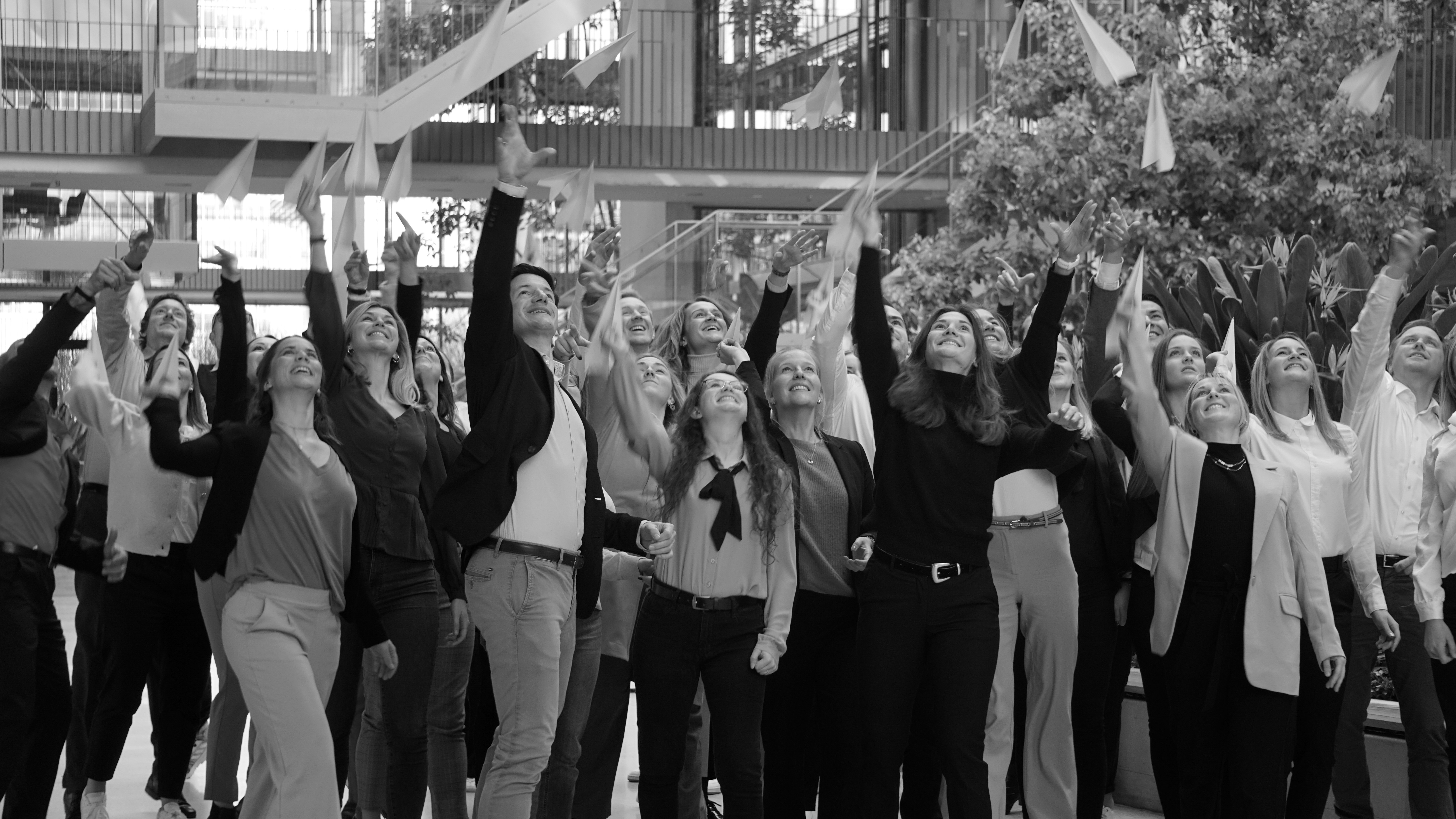 Bild: LWC lässt Papierflieger steigen