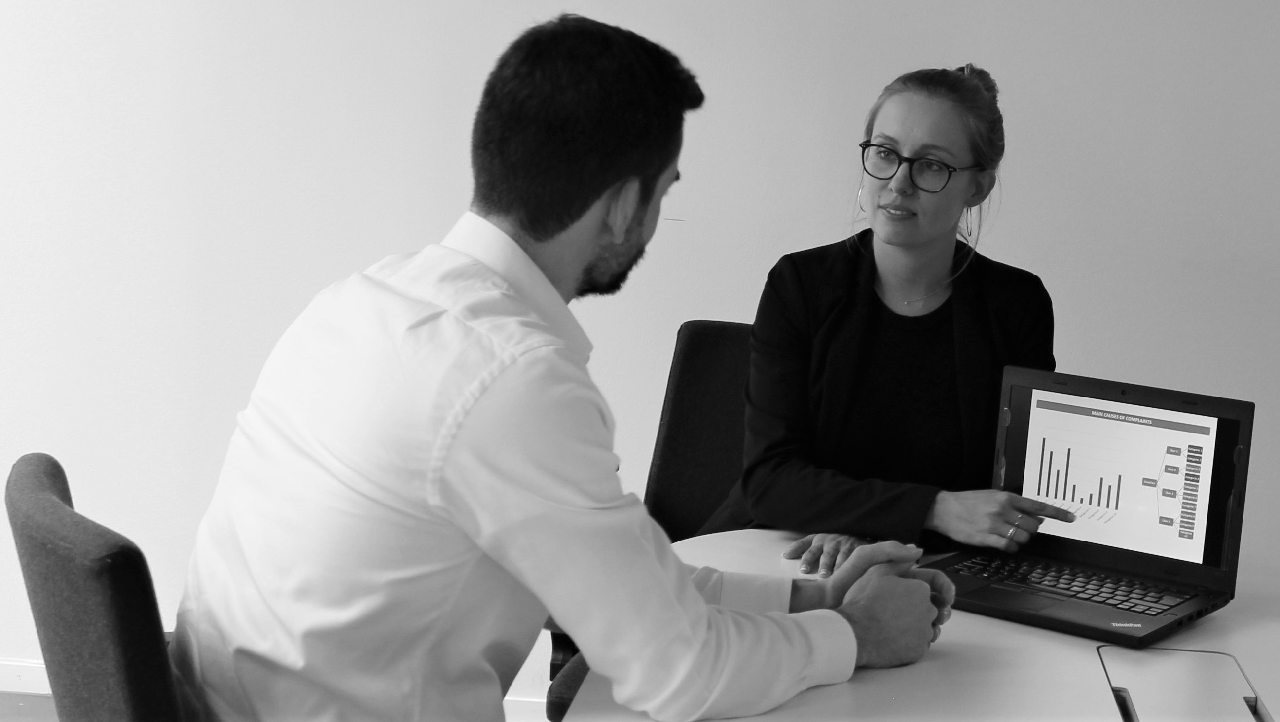 Mitarbeiter:innen bei der Prozessanalyse