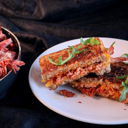 Pulled Pork toast med cheddar