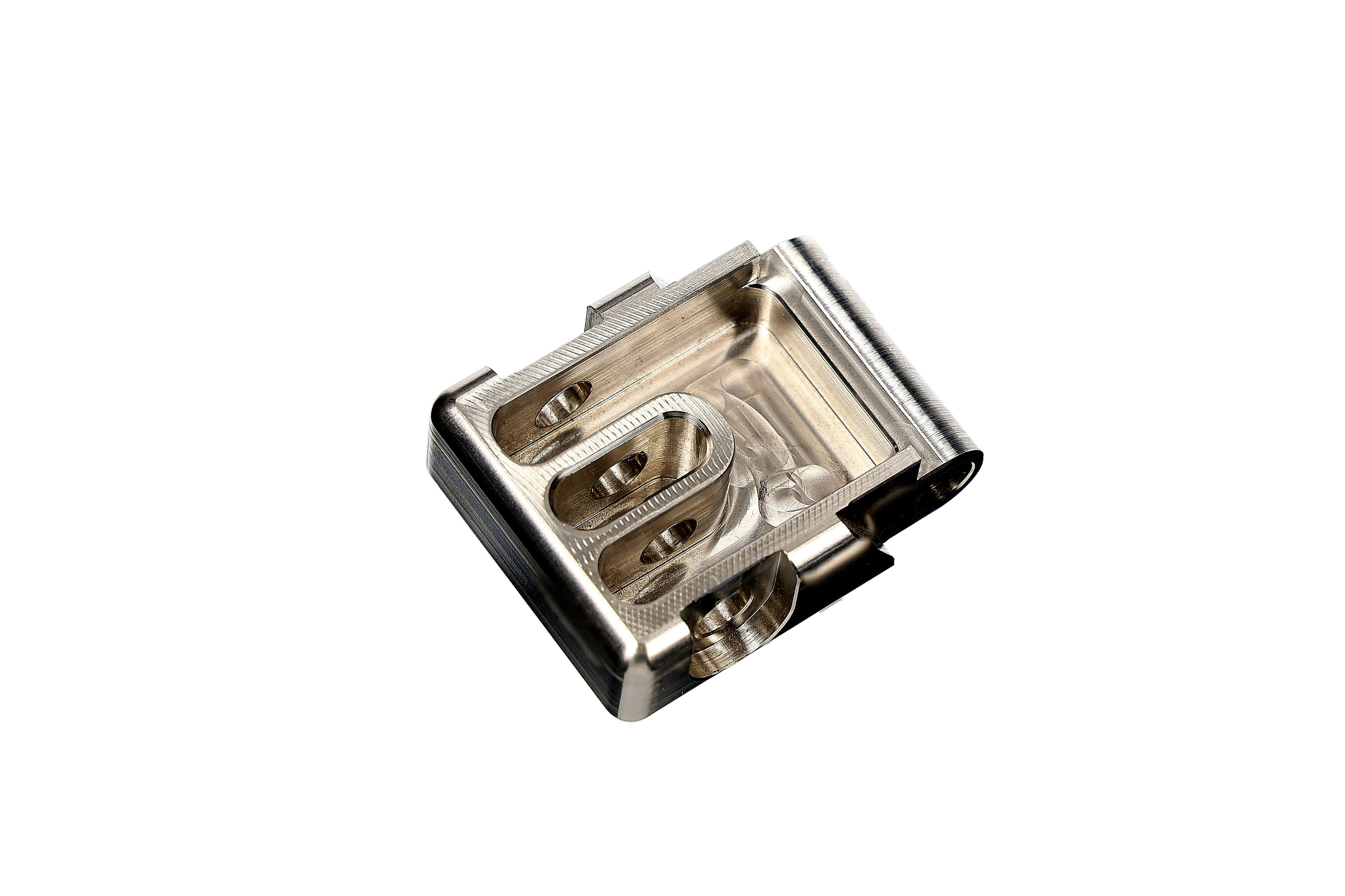 Detalės, pagamintos CNC tekinimo arba CNC frezavimo būdu